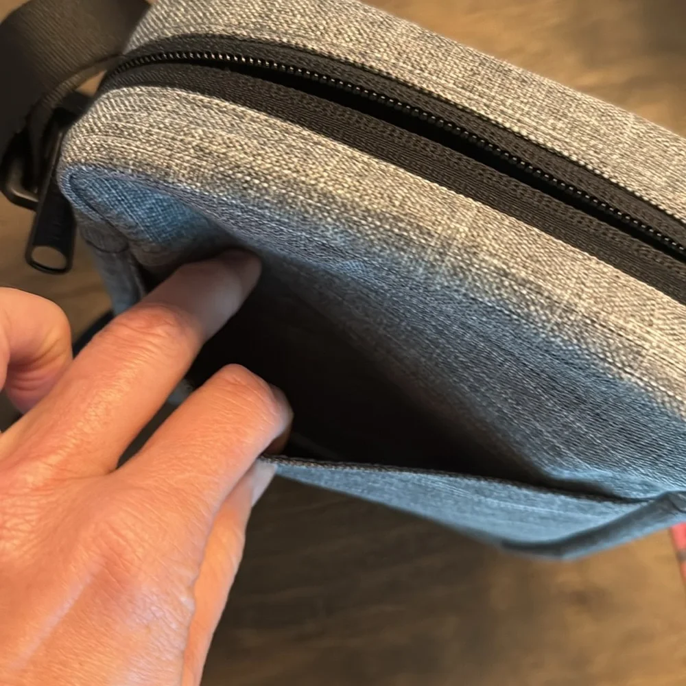 Herschel Crossbody Bag Crosshatch Grey Heather - Picture 5 of 9